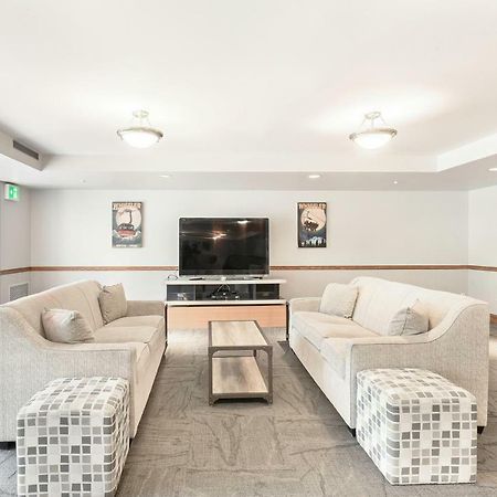 The Best Top Floor Ski-In/Ski-Out At The Aspens Whistler Exterior photo