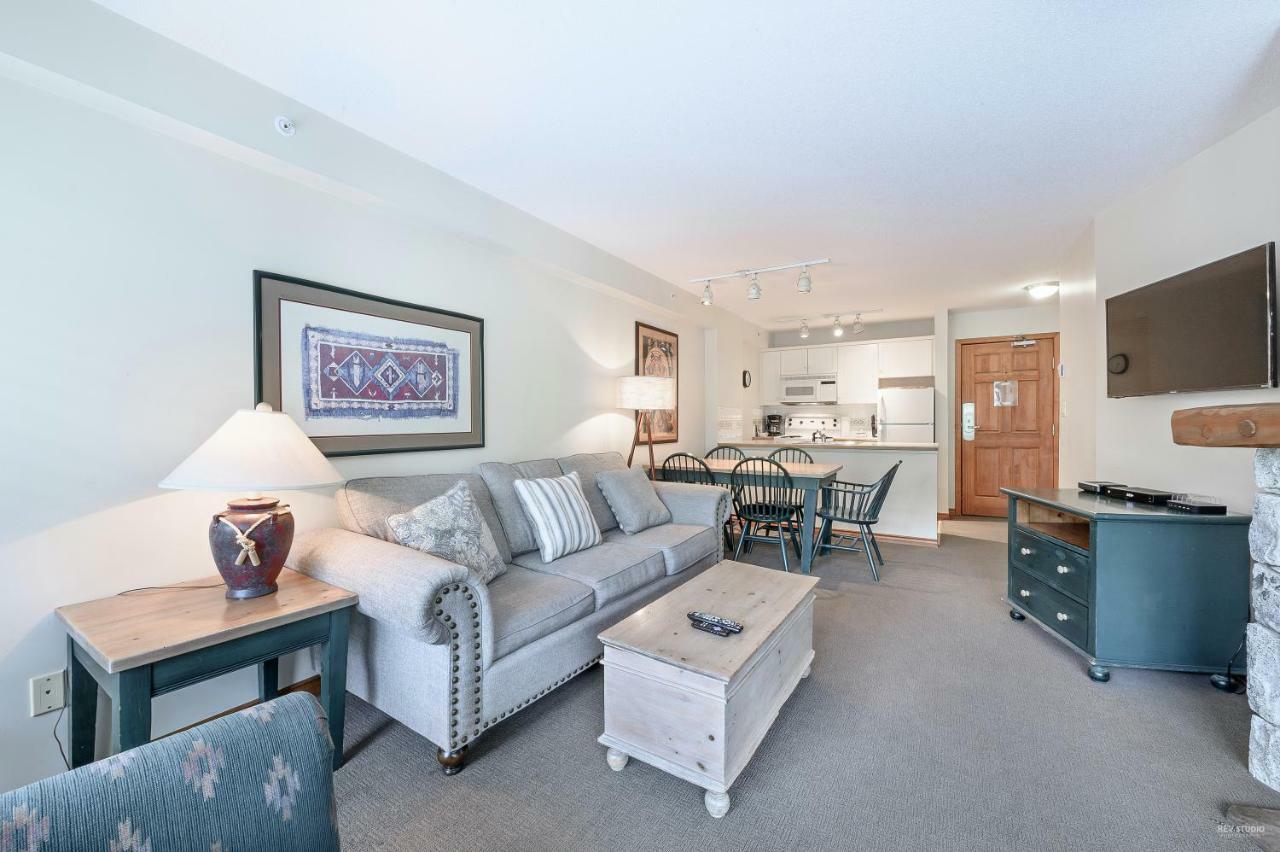 The Best Top Floor Ski-In/Ski-Out At The Aspens Whistler Exterior photo